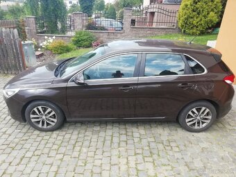 Hyundai i30 1.6 CRDi Automat– len 62 000 km - 3