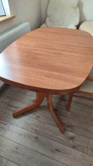Stôl a stoličky - 3