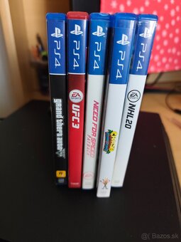 Predam PS4 pro 1TB - 3