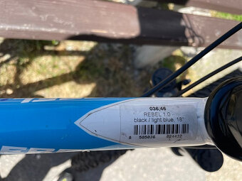 Predám bicykel CTM Rebel 1.0 black/light blue 18" - 3