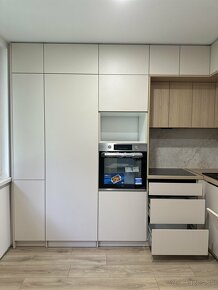 Ponúkame Vám na predaj 3 IZBOVÝ BYT PO KOMPLETNEJ REKONŠTRUK - 3