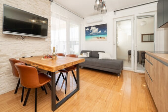 Chorvatsko-luxusný zariadený 4 izbový apartmán na Pagu - 3