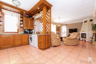 JEDINEČNÝ 5 IZBOVÝ RODINNÝ DOM S BAZÉNOM A KRÁSNOU ZÁHRADOU - 3