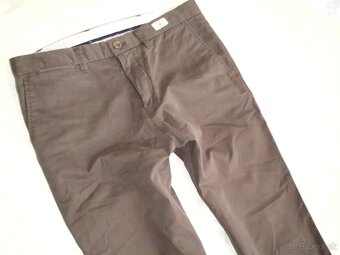 Tommy Hilfiger pánske chino nohavice s elastan M 32/34 - 3