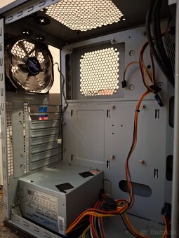 PC skrinka Antec + 400W zdroj - 3