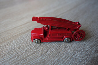 Kovový model hasičov Matchbox No. 9 Dennis Fire Engine - 3