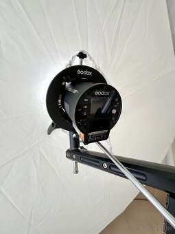 Zableskové svetlo Godox AD300pro, stojan, držiak a softbox - 3