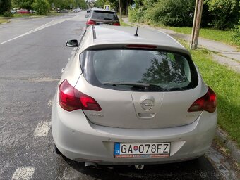 Opel Astra 1.4 benzín 2010 - 3