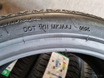 Celoročné 235/40R19 - 3