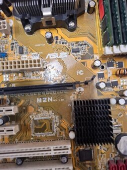MB ASUS M2N (AM2) + AMD 64 X2 5400+ + 4GB DDR2 - 3