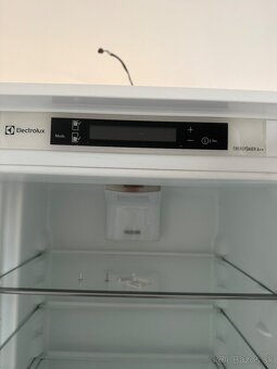 Vstavana chladnicka a mraznickou Electrolux - 3