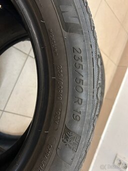 Predám 2ks zimné pneu Michelin Pilot Alpin 235/50 R19 - 3