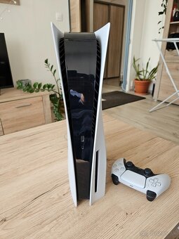 Predám konzolu PS5 s mechanikou - 3