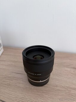 Tamron AF 24 mm f/2,8 Di III 1:2 pre Sony FE - 3
