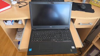 Fujitsu Lifebook e4511 - 3