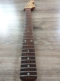 Stratocaster krk - squier - 3