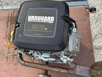 Horizontálny motor Vanguard 23 HP V-Twin - 3