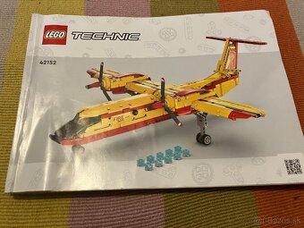 Lego Technic 42152 (lietadlo) a 42179 (pohyb Zeme a Mesiaca) - 3