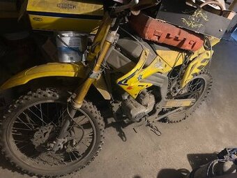 Predám moto 250 replika suzuki + výstroj - 3