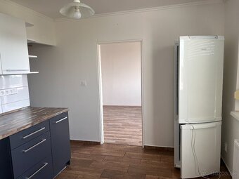 PRENÁJOM - Veľký 2 izbový byt s balkónom na VII. sídlisku - 3