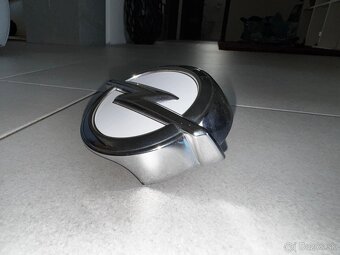 Emblém piatých dverí s logom Opel / Systém otvárania kufru - 3
