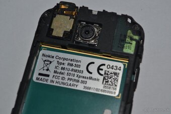Nokia ExpressMusic plošák s displejom - 3