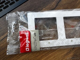 Legrand 754004 Valena Life – biela, 4-rámik - 3