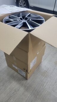 Predám orig. hliníkové disky Škoda Stratos  R17 Scala kamiq - 3