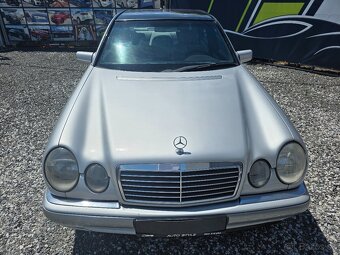 Mercedes-Benz E trieda Sedan - 3