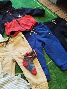 Balík oblečenia 9-12 mesiacov, grátis Hilfiger ponožky - 3