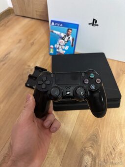 Playstation 4 slim 500gb + FIFA 19 - 3
