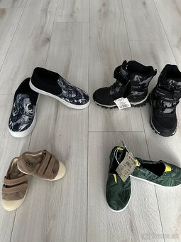 Detské oblečenie a hračky - 3