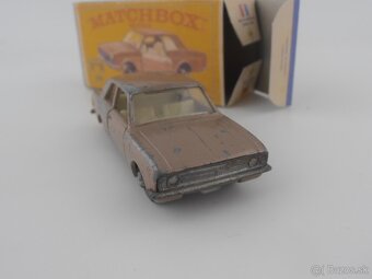 Ford Cortina, Rolls Royce Phantom, Ford Galaxy - 3