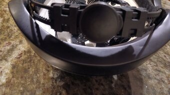 Odrazadlo s helmou - 3