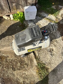 Vzduchový kompresor 50l 220V - 3
