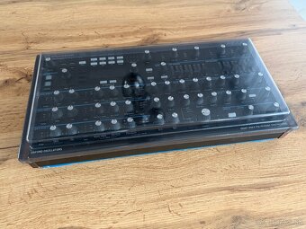 Novation PEAK Polyphonic Syntetizátor s krytom - 3