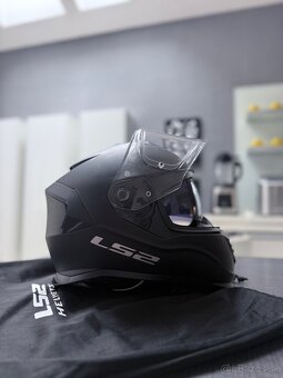 Integrálna prilba na motocykel - 3