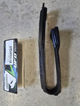 Vodítko reťaze predné Suzuki RM 125/250 99-00 - 3