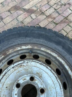Predám 2 ks pneumatík 205/65 R16C a disk Vivaro, Trafic - 3