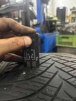 245/40 r19 - 3