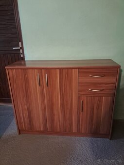 Predám komodu s nočnými stolíkmi - 3