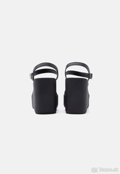 Calvin Klein Sandále na platforme - triple black - 3
