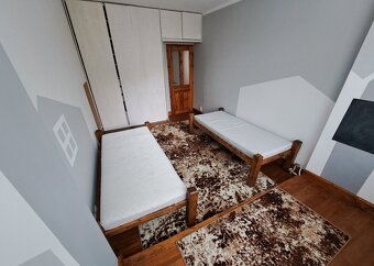 Tehlový dizajn, drevo a svetlo: predaj 3-izbového bytu - 3