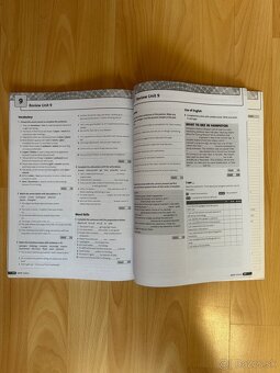 Maturita Solutions Pre-Intermediate Workbook - 3