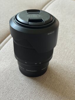 Sony FE 28–70 mm f/3.5–5.6 OSS - 3