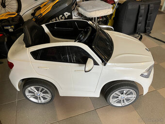 Detské autíčko BMW X6 biele - 3