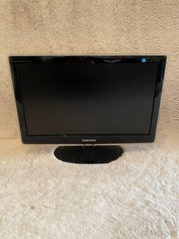 2 televízory a 2 monitory - 3