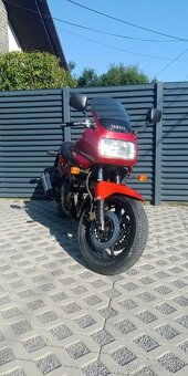 Yamaha FZ 750 - 3