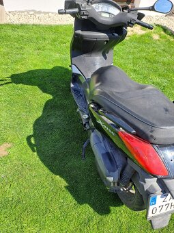 Yamaha x Max125 - 3