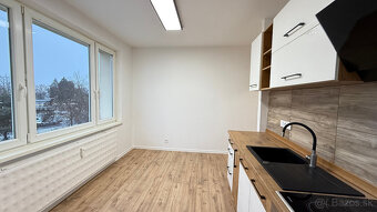 Jednoizbový, kompletne zrekonštruovaný byt s možnosťou zaria - 3